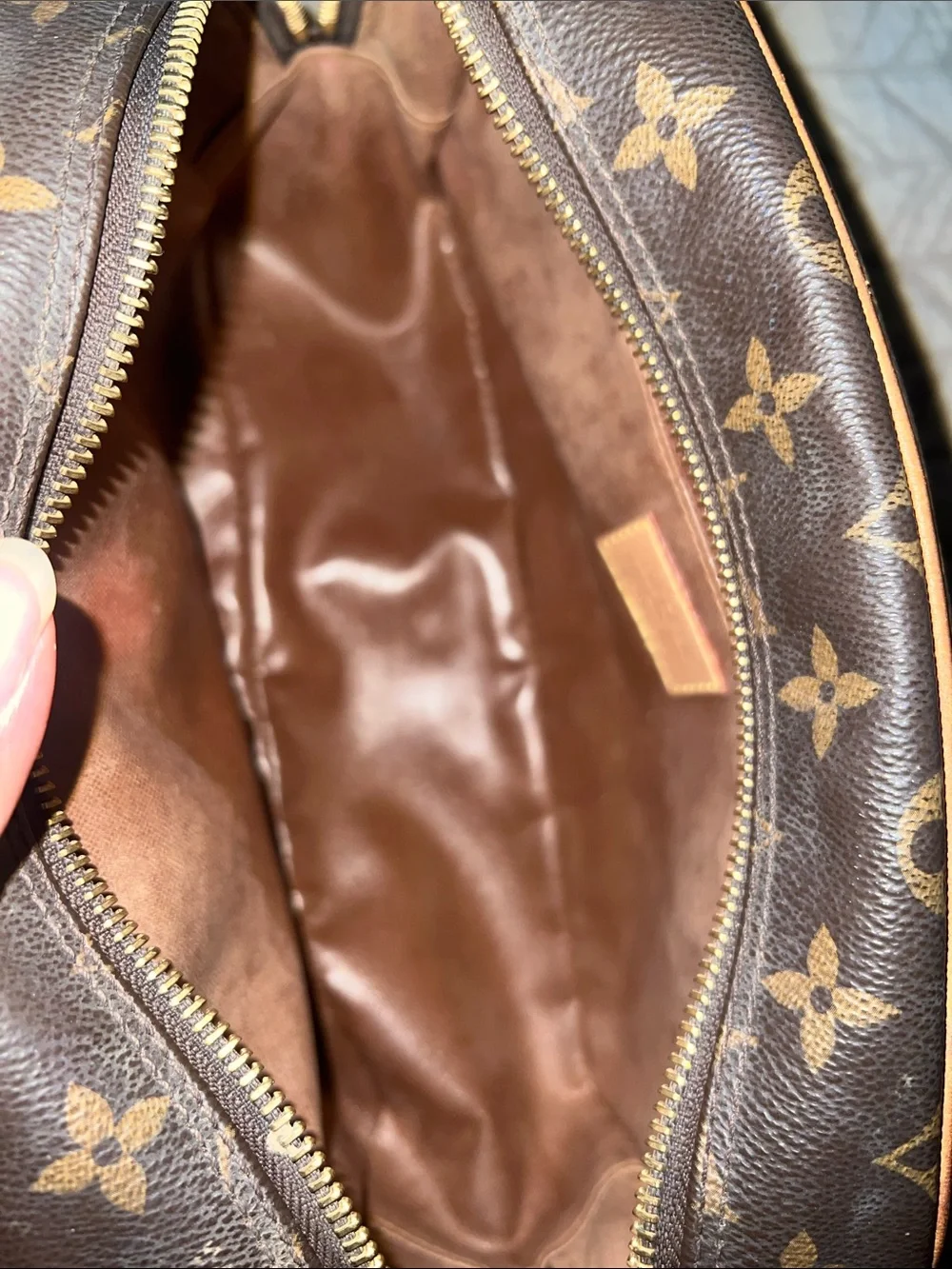 LOUIS VUITTON  Monogram Toiletry Bag 25